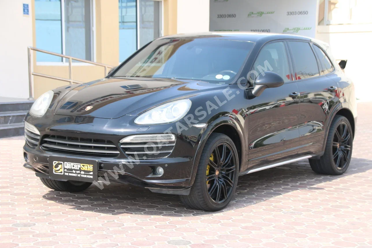 Porsche  Cayenne  S  2013  Automatic  142,000 Km  8 Cylinder  Four Wheel Drive (4WD)  SUV  Black