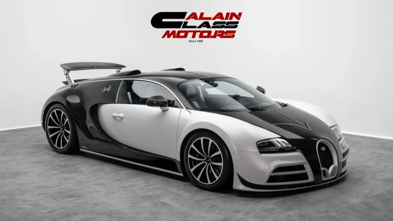 Bugatti  Veyron  2006  Automatic  5,386 Km  12 Cylinder  All Wheel Drive (AWD)  Coupe / Sport  Black and Silver