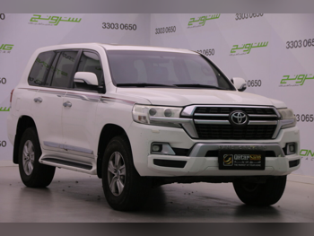 Toyota  Land Cruiser  GXR  2018  Automatic  322,000 Km  8 Cylinder  Four Wheel Drive (4WD)  SUV  White