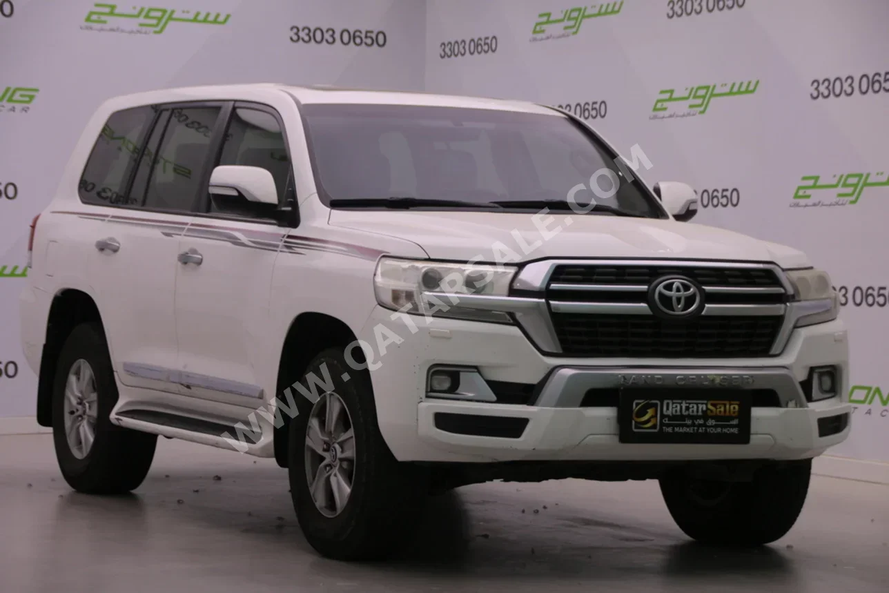 Toyota  Land Cruiser  GXR  2018  Automatic  322,000 Km  8 Cylinder  Four Wheel Drive (4WD)  SUV  White