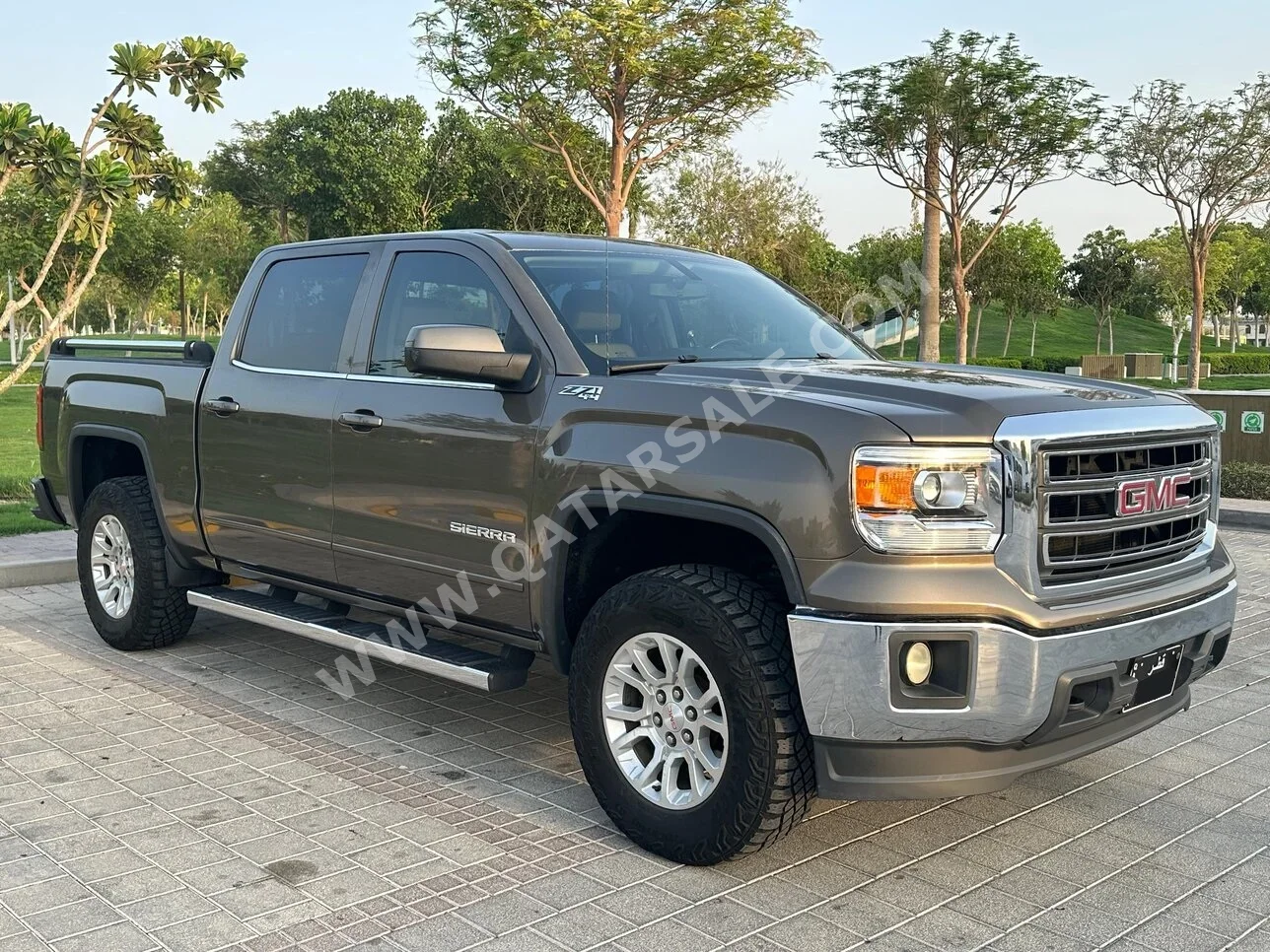 GMC  Sierra  SLE  2014  Automatic  205,000 Km  8 Cylinder  Four Wheel Drive (4WD)  Pick Up  Brown