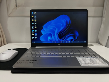 Laptops HP  - Omen  2023  - Grey  - Windows 11  - Intel  - Core i3  -Memory (Ram): 4 GB