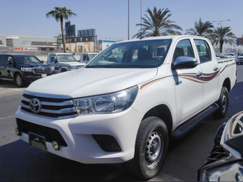 Toyota  Hilux  SR5  2019  Automatic  69,000 Km  4 Cylinder  Four Wheel Drive (4WD)  Pick Up  White
