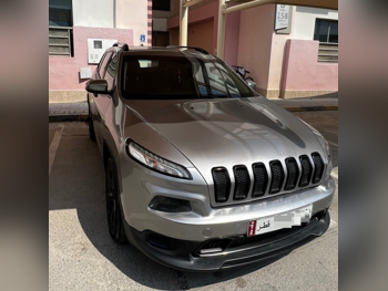 Jeep  Cherokee  Sport  2016  Automatic  160,000 Km  6 Cylinder  Four Wheel Drive (4WD)  SUV  Gray Metallic