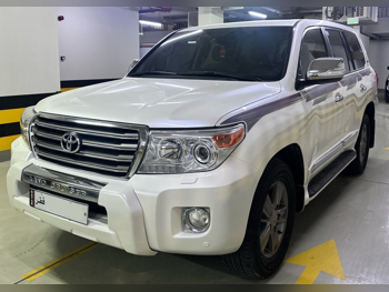 Toyota  Land Cruiser  GXR  2015  Automatic  180,000 Km  8 Cylinder  Four Wheel Drive (4WD)  SUV  Pearl