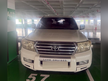 Toyota  Land Cruiser  GX  2011  Automatic  300,000 Km  6 Cylinder  Four Wheel Drive (4WD)  SUV  White