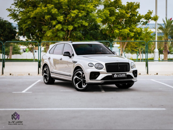 Bentley  Bentayga  S  2022  Automatic  39,000 Km  8 Cylinder  Four Wheel Drive (4WD)  SUV  Silver  With Warranty
