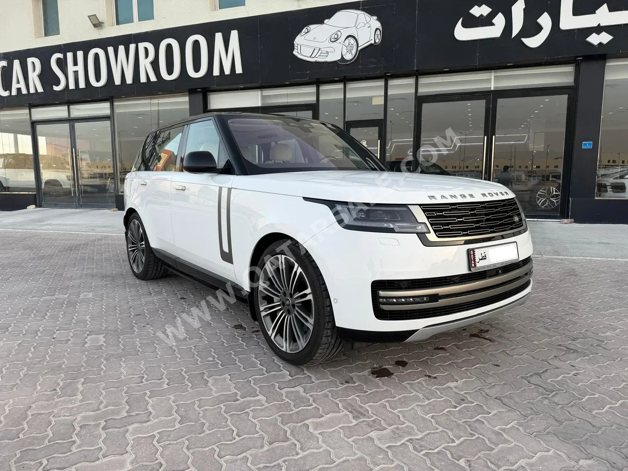لاند روفر  رنج روفر  فوج اتش اس اي  2023  اوتوماتيك  100,000 كم  8 سلندر  دفع رباعي  اس يو في  أبيض