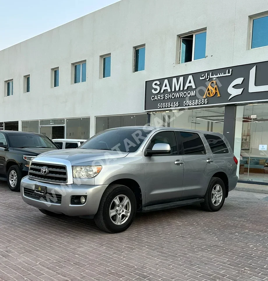 تويوتا  سكويا  اس ار 5  2013  اوتوماتيك  385,000 كم  8 سلندر  دفع رباعي  اس يو في  فضي