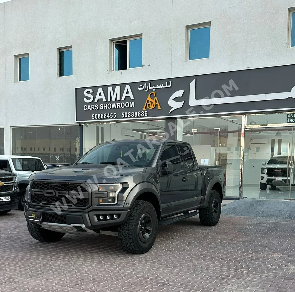 Ford  F  150 Raptor  2018  Automatic  186,000 Km  8 Cylinder  Four Wheel Drive (4WD)  Pick Up  Black