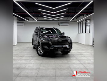 Toyota  Land Cruiser  GXR Black Edition  2017  Automatic  181,000 Km  8 Cylinder  Four Wheel Drive (4WD)  SUV  Black