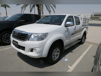Toyota  Hilux  2013  Manual  287,000 Km  4 Cylinder  Four Wheel Drive (4WD)  Pick Up  White