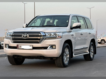 Toyota  Land Cruiser  VXR  2021  Automatic  214,000 Km  8 Cylinder  Four Wheel Drive (4WD)  SUV  White