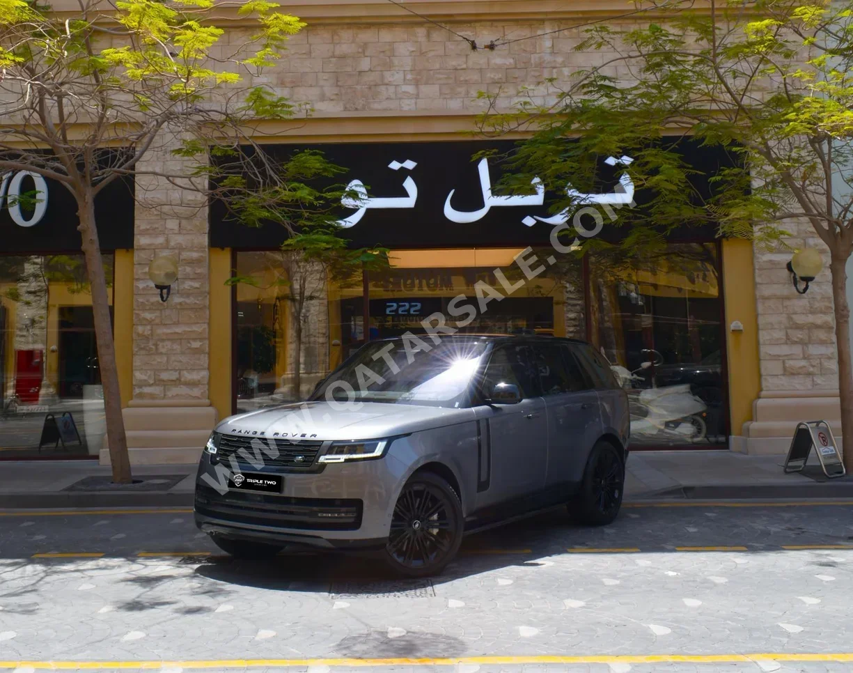 لاند روفر  رنج روفر  فوج اتش اس اي  2023  اوتوماتيك  39,700 كم  8 سلندر  دفع رباعي  اس يو في  رمادي  تحت الضمان