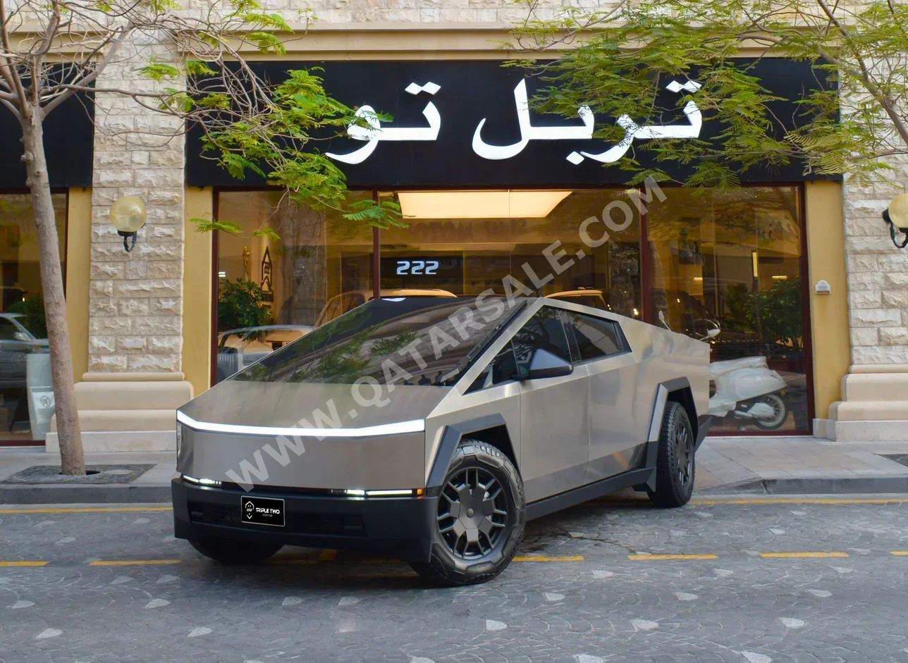 تسلا  سايبر بيست  فاونديشن سيريس  2024  اوتوماتيك  12,000 كم  0 سلندر  دفع كلي مستمر  اس يو في  فضي