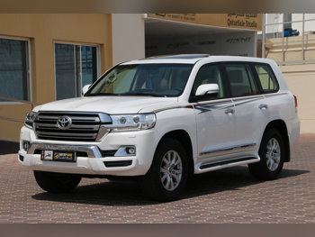 Toyota  Land Cruiser  GXR  2018  Automatic  220,000 Km  8 Cylinder  Four Wheel Drive (4WD)  SUV  White