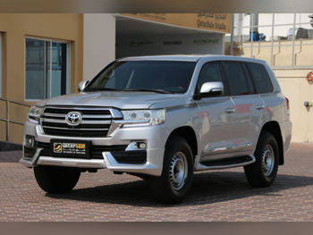 Toyota  Land Cruiser  VXR  2018  Automatic  130,000 Km  8 Cylinder  Four Wheel Drive (4WD)  SUV  Silver