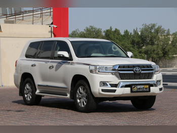Toyota  Land Cruiser  GXR  2021  Automatic  152,000 Km  8 Cylinder  Four Wheel Drive (4WD)  SUV  White