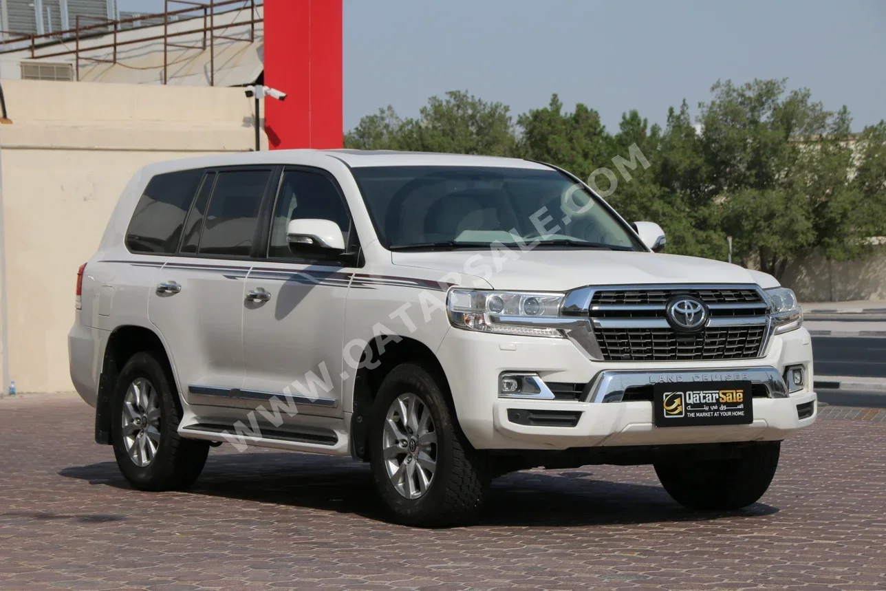 Toyota  Land Cruiser  GXR  2021  Automatic  152,000 Km  8 Cylinder  Four Wheel Drive (4WD)  SUV  White
