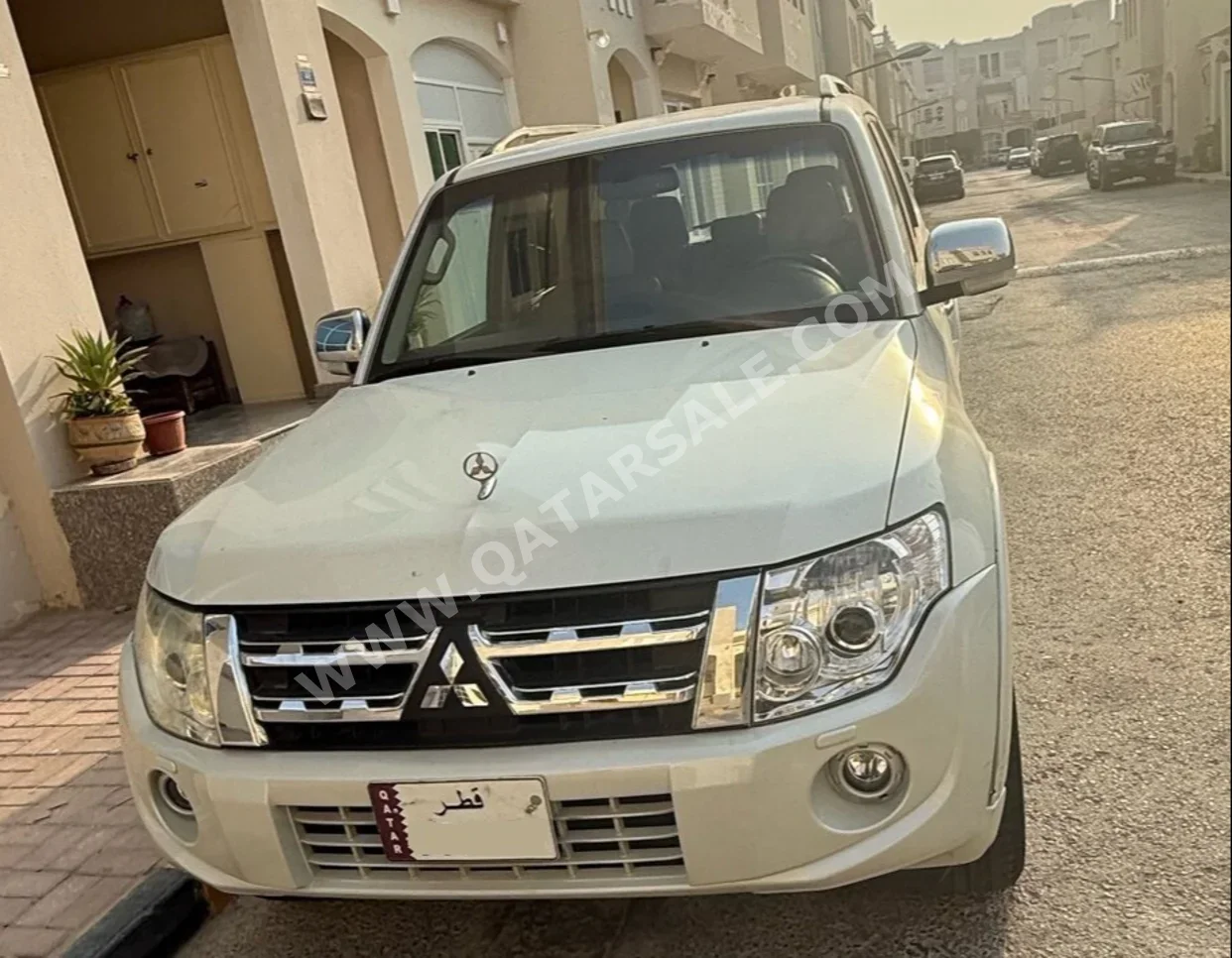 Mitsubishi  Pajero  GLS  2013  Automatic  290,000 Km  6 Cylinder  Four Wheel Drive (4WD)  SUV  White