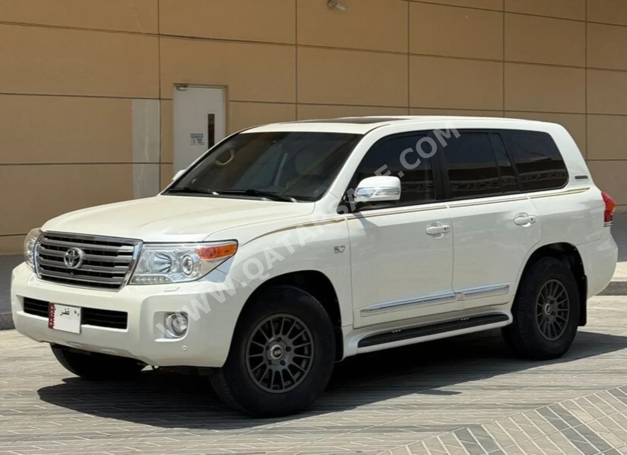 Toyota  Land Cruiser  VXR  2015  Automatic  215,000 Km  8 Cylinder  Four Wheel Drive (4WD)  SUV  Pearl
