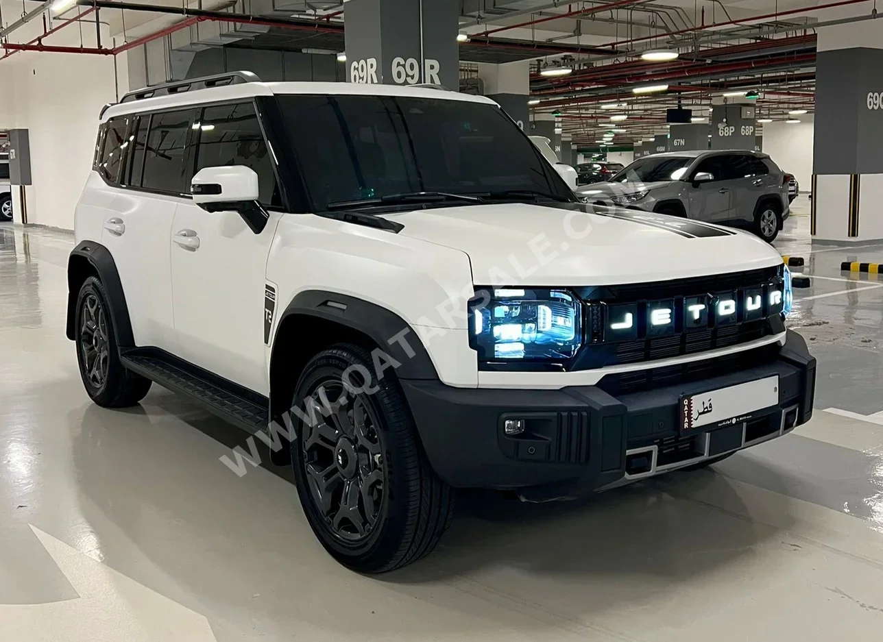 Jetour  T2  Luxury  2025  Automatic  9,800 Km  4 Cylinder  Four Wheel Drive (4WD)  SUV  White  With Warranty