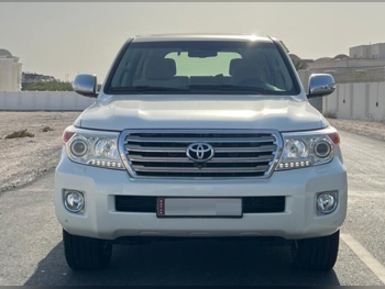 Toyota  Land Cruiser  VXR  2013  Automatic  283,000 Km  8 Cylinder  Four Wheel Drive (4WD)  SUV  Pearl
