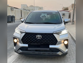 Toyota  Veloz  2024  Automatic  43,000 Km  4 Cylinder  Front Wheel Drive (FWD)  SUV  Silver  With Warranty