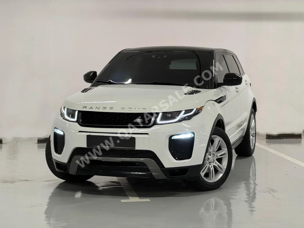 Land Rover  Evoque  Dynamic  2017  Automatic  129,000 Km  4 Cylinder  All Wheel Drive (AWD)  SUV  White