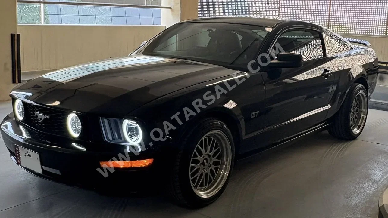 فورد  موستانغ  جي تي  2008  اوتوماتيك  132,000 كم  8 سلندر  دفع خلفي  كوبيه \ سبورت  أسود
