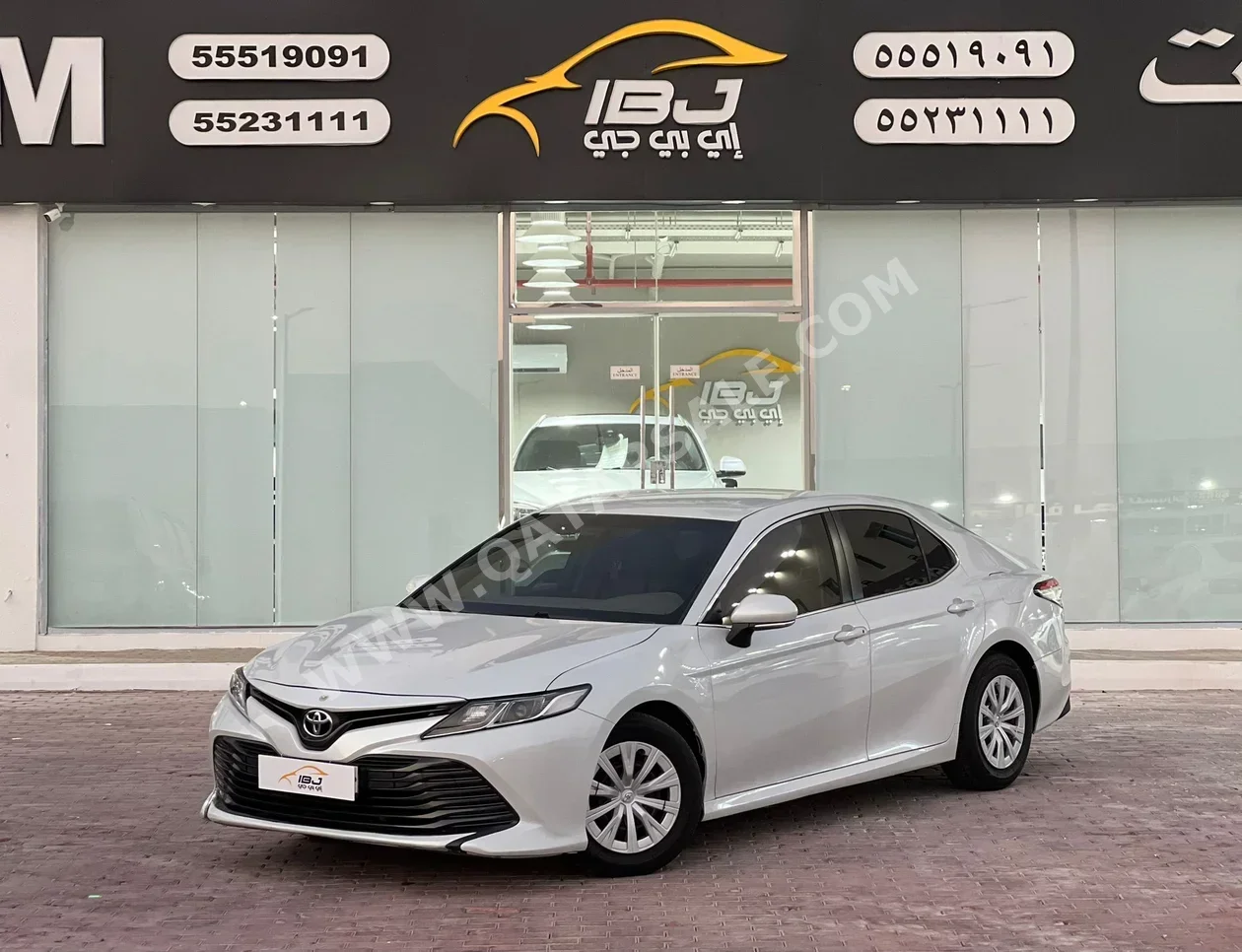 تويوتا  كامري  أل اي  2019  اوتوماتيك  122,000 كم  4 سلندر  سحب امامي  سيدان  أبيض
