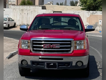 GMC  Sierra  1500  2013  Automatic  198,000 Km  8 Cylinder  Four Wheel Drive (4WD)  Pick Up  Red
