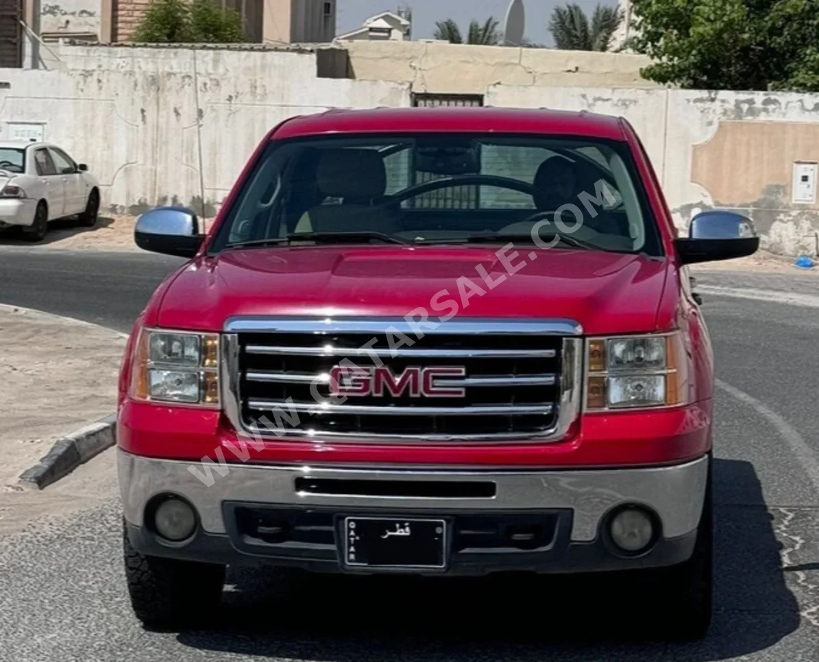 GMC  Sierra  1500  2013  Automatic  198,000 Km  8 Cylinder  Four Wheel Drive (4WD)  Pick Up  Red