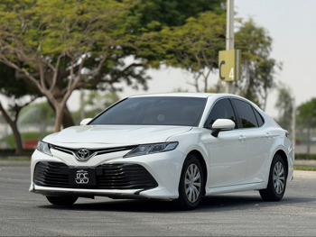 Toyota  Camry  LE  2019  Automatic  80,000 Km  4 Cylinder  Front Wheel Drive (FWD)  Sedan  White