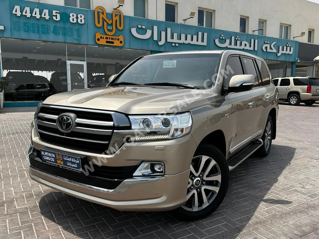 تويوتا  لاند كروزر  في اكس ار  2019  اوتوماتيك  29,000 كم  8 سلندر  دفع رباعي  اس يو في  ذهبي