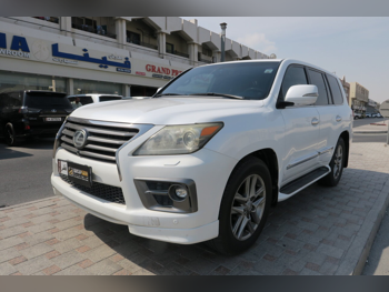 Lexus  LX  570 S  2014  Automatic  214,000 Km  8 Cylinder  Four Wheel Drive (4WD)  SUV  White