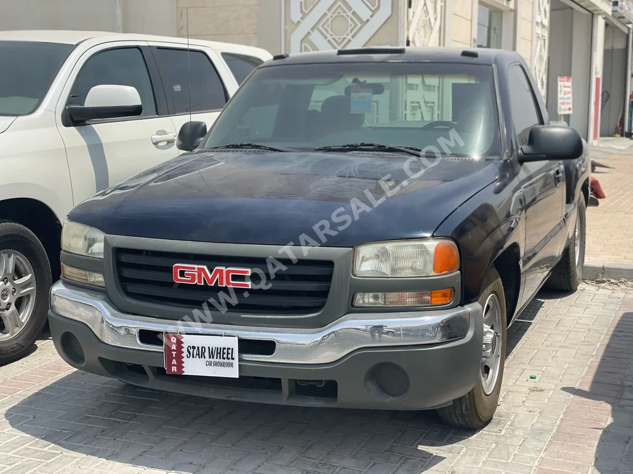 GMC  Sierra  Classic  2000  Automatic  170,000 Km  8 Cylinder  Rear Wheel Drive (RWD)  Pick Up  Black