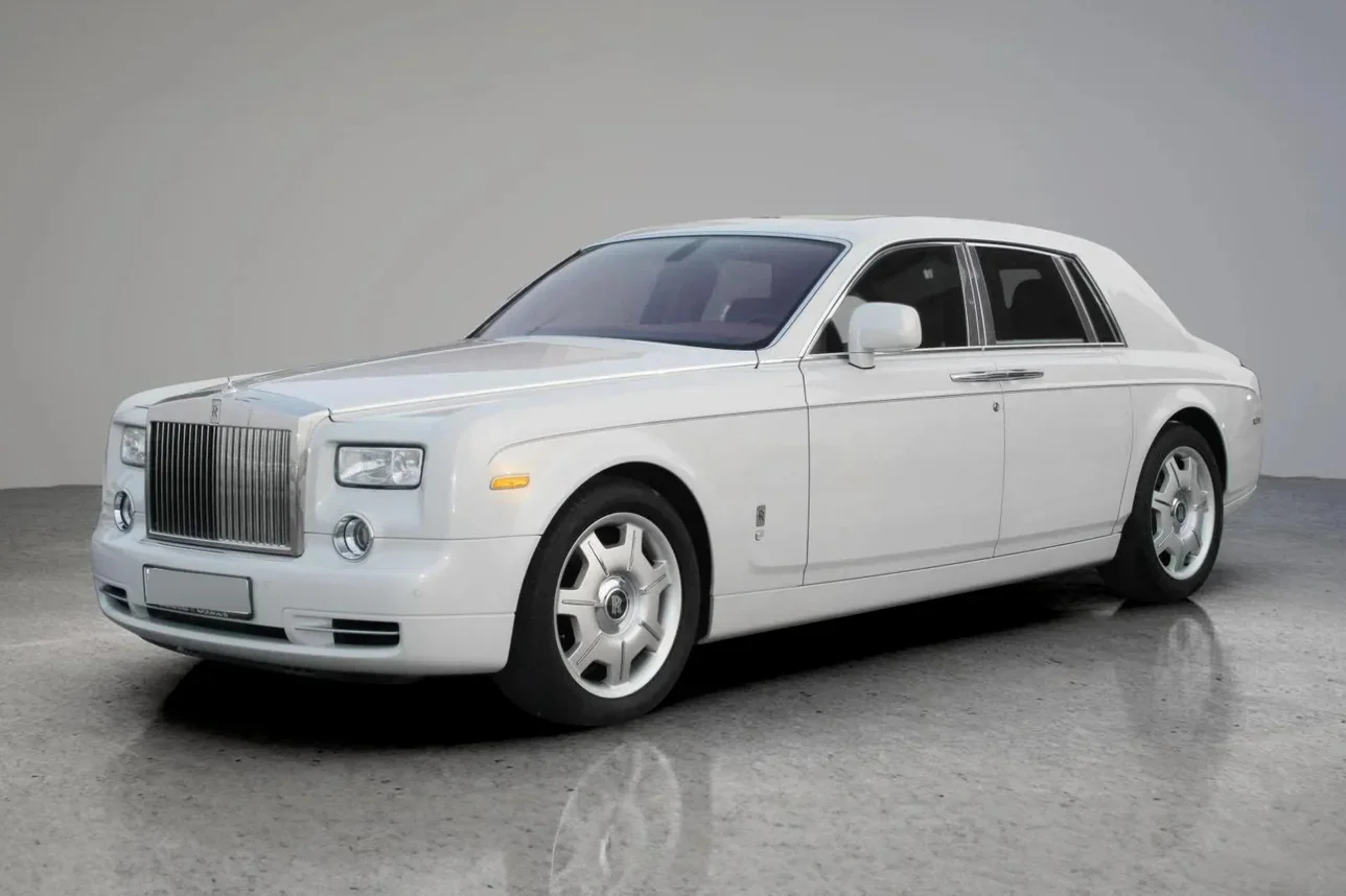 Rolls-Royce  Phantom  2010  Automatic  20,000 Km  12 Cylinder  All Wheel Drive (AWD)  Sedan  White