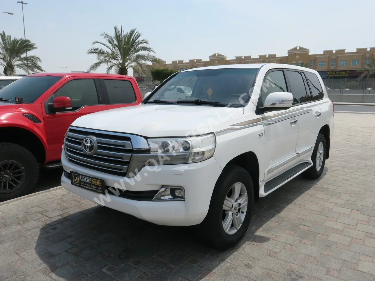 Toyota  Land Cruiser  VXR  2013  Automatic  320,000 Km  8 Cylinder  Four Wheel Drive (4WD)  SUV  White