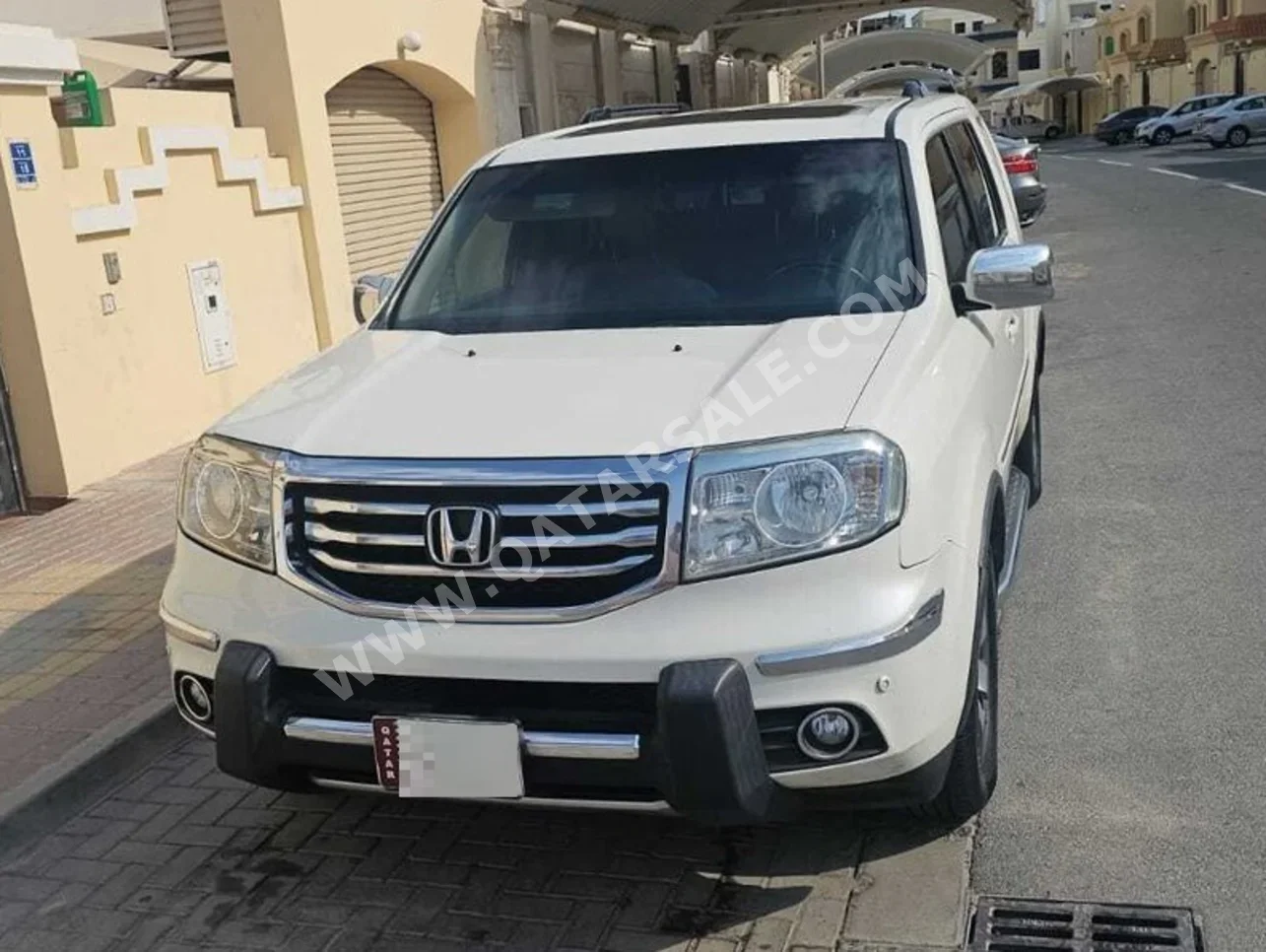 هوندا  بايلوت  تورينغ  2013  اوتوماتيك  380,000 كم  6 سلندر  دفع رباعي  اس يو في  أبيض