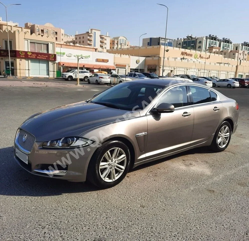 جاكوار  اكس اف  i4 Turbo  2013  اوتوماتيك  58,300 كم  4 سلندر  دفع خلفي  سيدان  رمادي