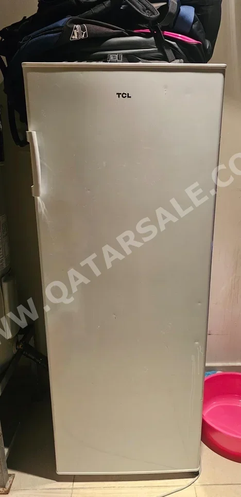 مجمدات أبيض \  551 لتر وما فوق  أدراج