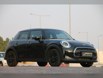 Mini  Cooper  2024  Automatic  35,000 Km  3 Cylinder  Front Wheel Drive (FWD)  Hatchback  Black  With Warranty