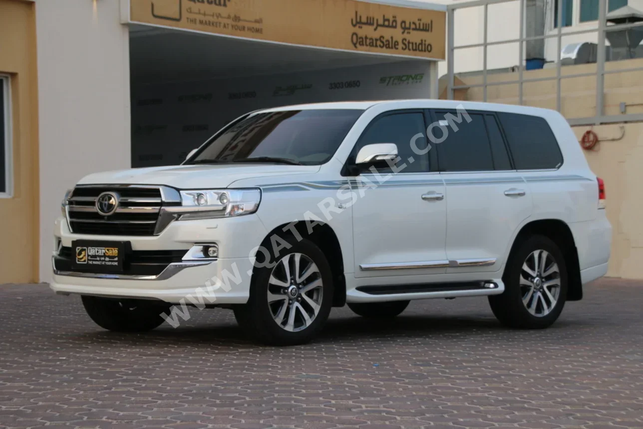 Toyota  Land Cruiser  VXR  2019  Automatic  76,500 Km  8 Cylinder  Four Wheel Drive (4WD)  SUV  Pearl