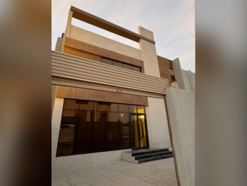 Buildings, Towers & Compounds - Family Residential  - Al Daayen  - Sumaysimah  For Rent