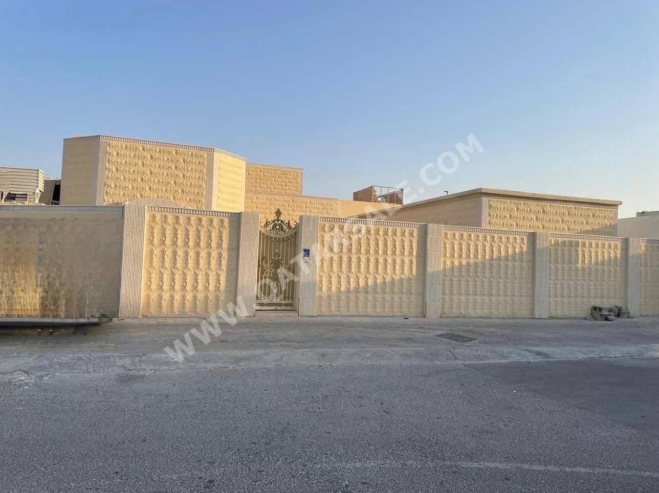 Family Residential  - Not Furnished  - Doha  - Onaiza  - 5 Bedrooms