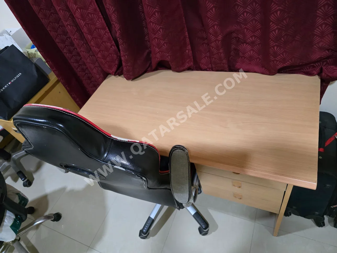 مكاتب وكراسي الأطفال - كرسي مرتفع مع صينية  - اللون البيج