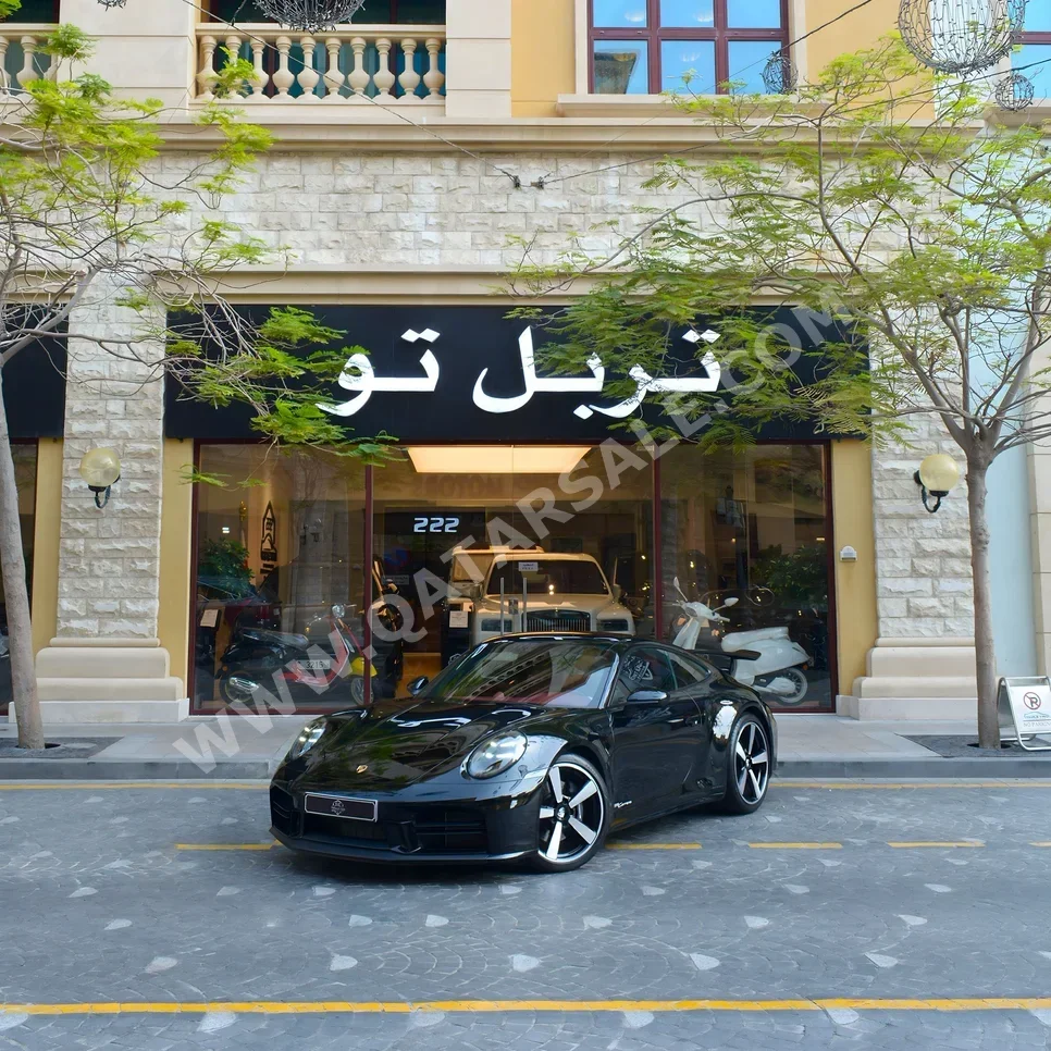 بورش  911  كاريرا  2025  اوتوماتيك  700 كم  6 سلندر  دفع خلفي  كوبيه \ سبورت  أسود  تحت الضمان