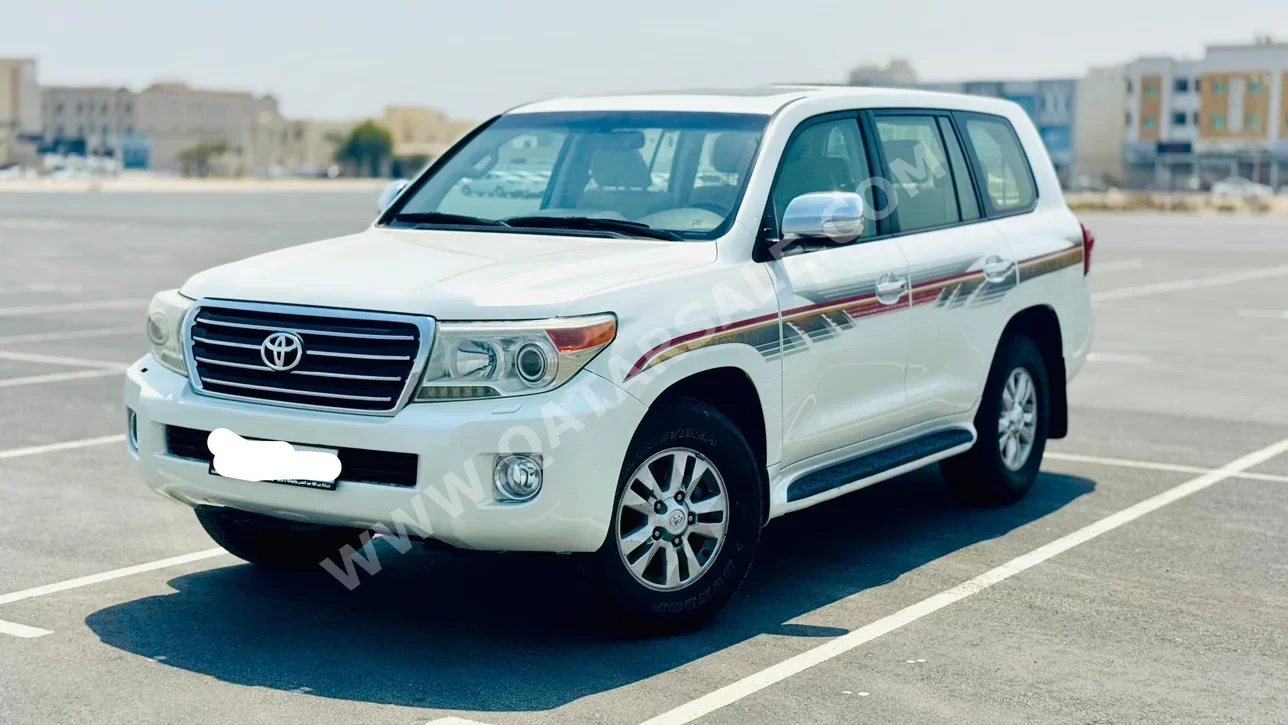 Toyota  Land Cruiser  GXR  2012  Automatic  293,000 Km  8 Cylinder  Four Wheel Drive (4WD)  SUV  White