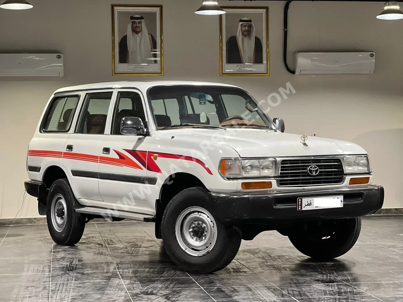 تويوتا  لاند كروزر  في اكس  1997  عادي  320,000 كم  6 سلندر  دفع رباعي  اس يو في  أبيض